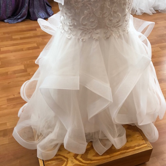 ✔️ White prom dress adorned with beads - Picture 6 of 8